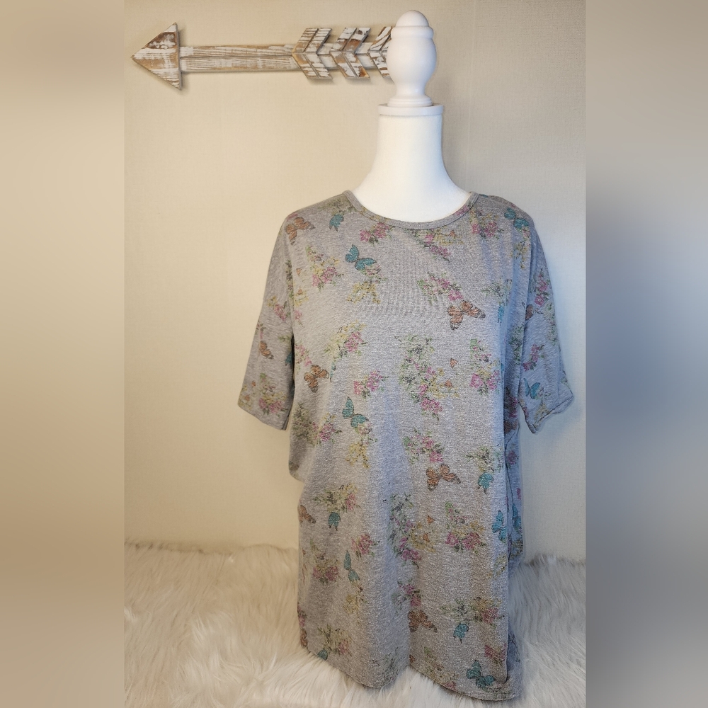 Women's LuLaRoe Irma Floral Butterfly Shirt Size XS Fits L/XL